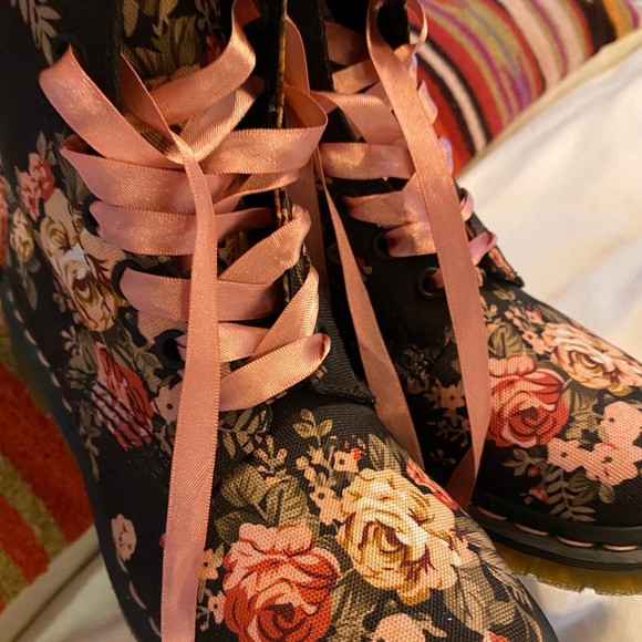 🌸🌺NWOT Authentic Doc Marten’s Floral Boot - Picture 8 of 10